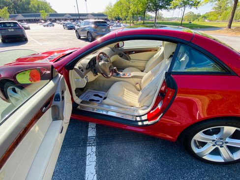 Used 2009 Mercedes-Benz SL 550 image 8
