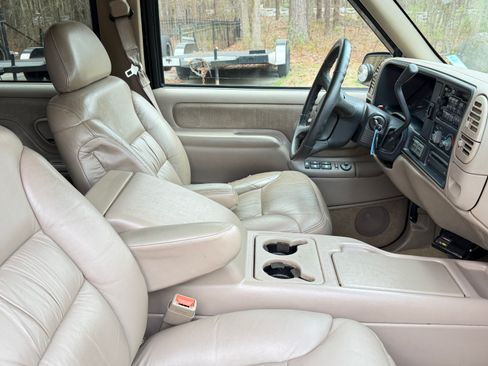 Used 1999 GMC Suburban 4WD w/ Marketing Opt Pkg 3 image 26