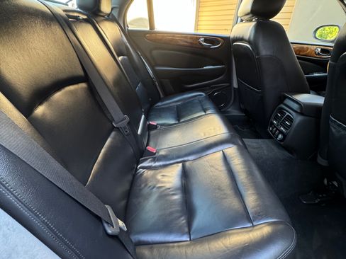 Used 2005 Jaguar XJ8 image 16