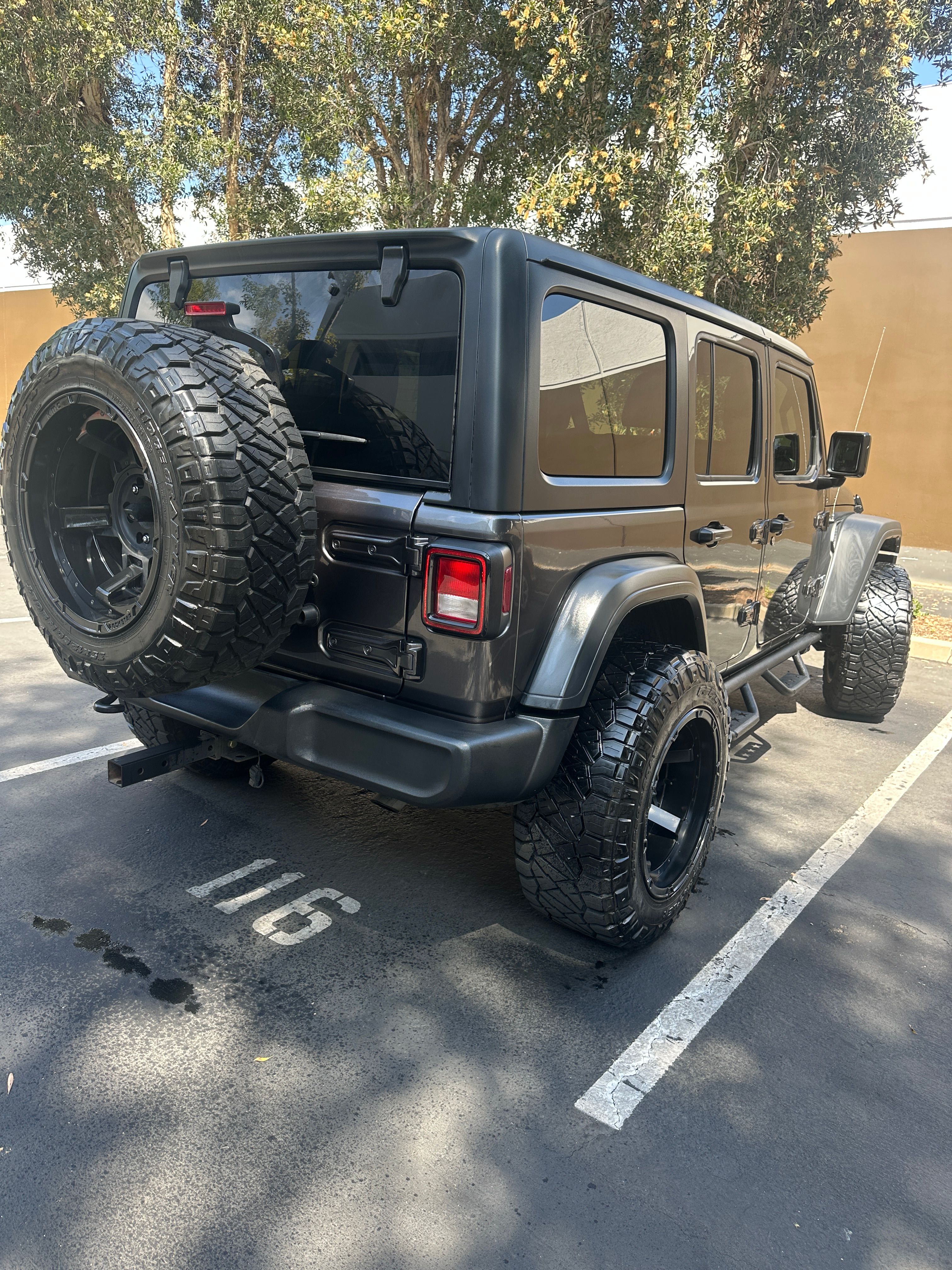 Used 2018 Jeep Wrangler Unlimited Sport S AWD/4WD image 20