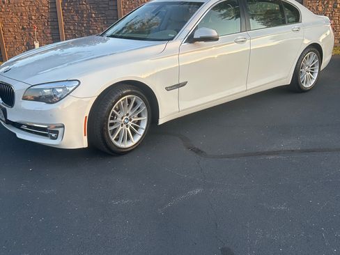Used 2014 BMW 750Li xDrive AWD/4WD image 12
