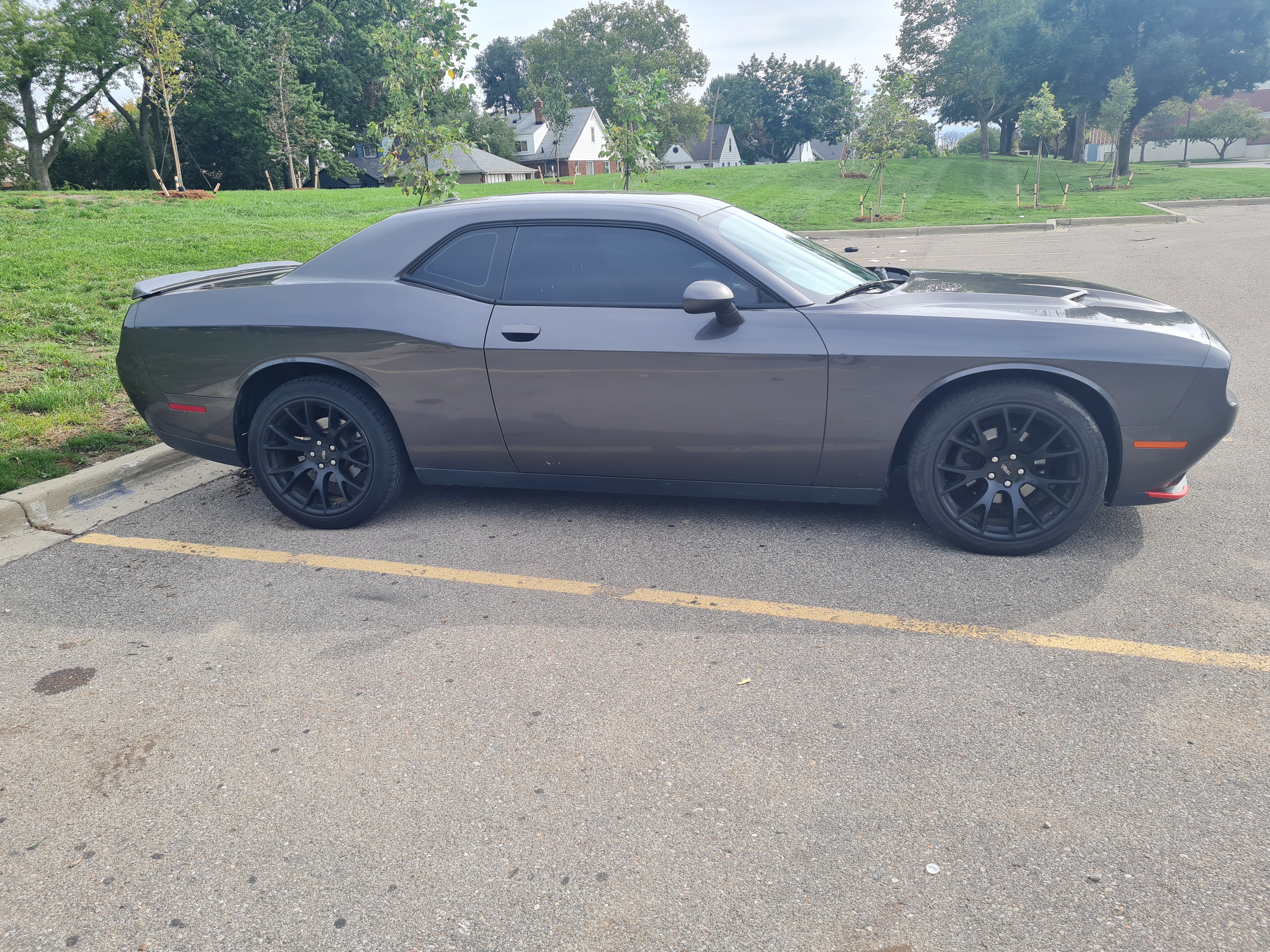 Used 2019 Dodge Challenger SXT RWD image 5