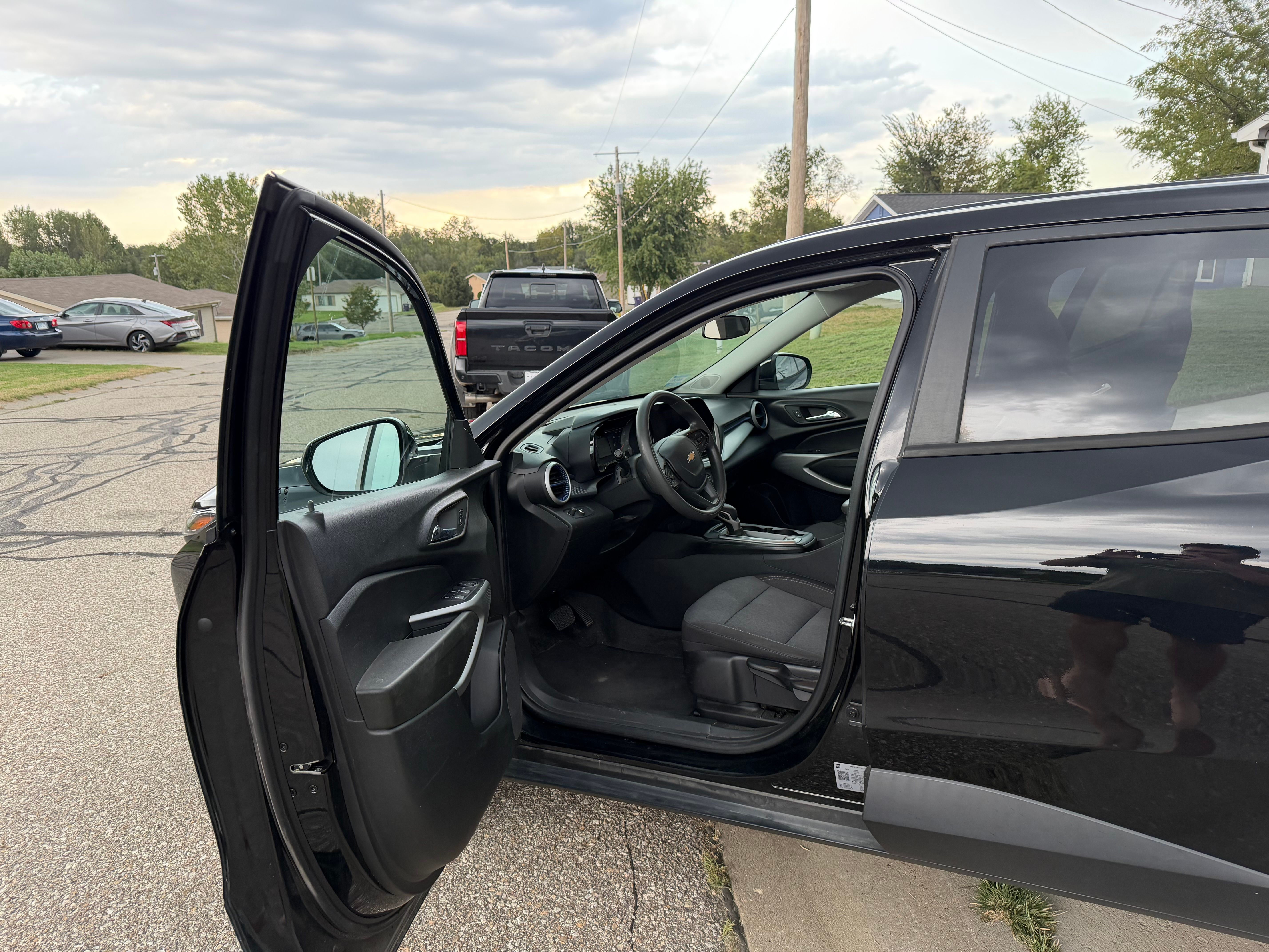 Used 2024 Chevrolet Trax LS w/ LS Convenience Package FWD image 13