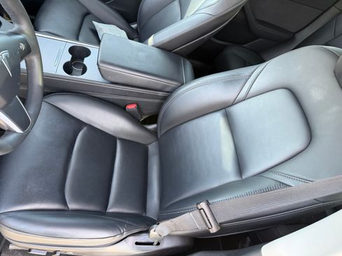 Used 2022 Tesla Model Y Long Range image 19