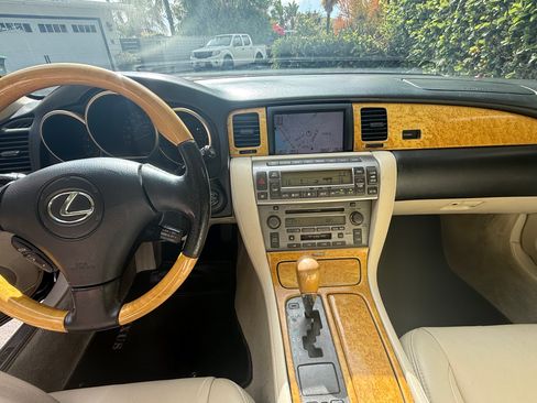 Used 2003 Lexus SC 430 Convertible RWD image 2