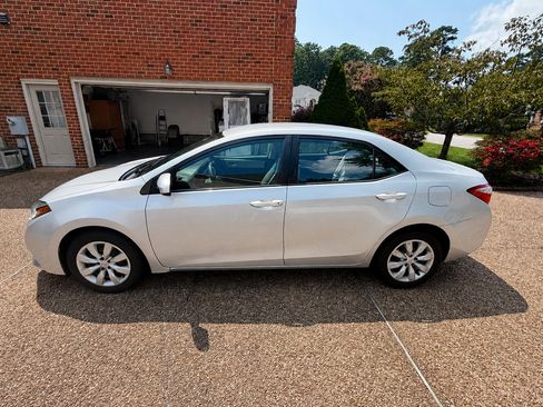Used 2015 Toyota Corolla LE FWD image 5