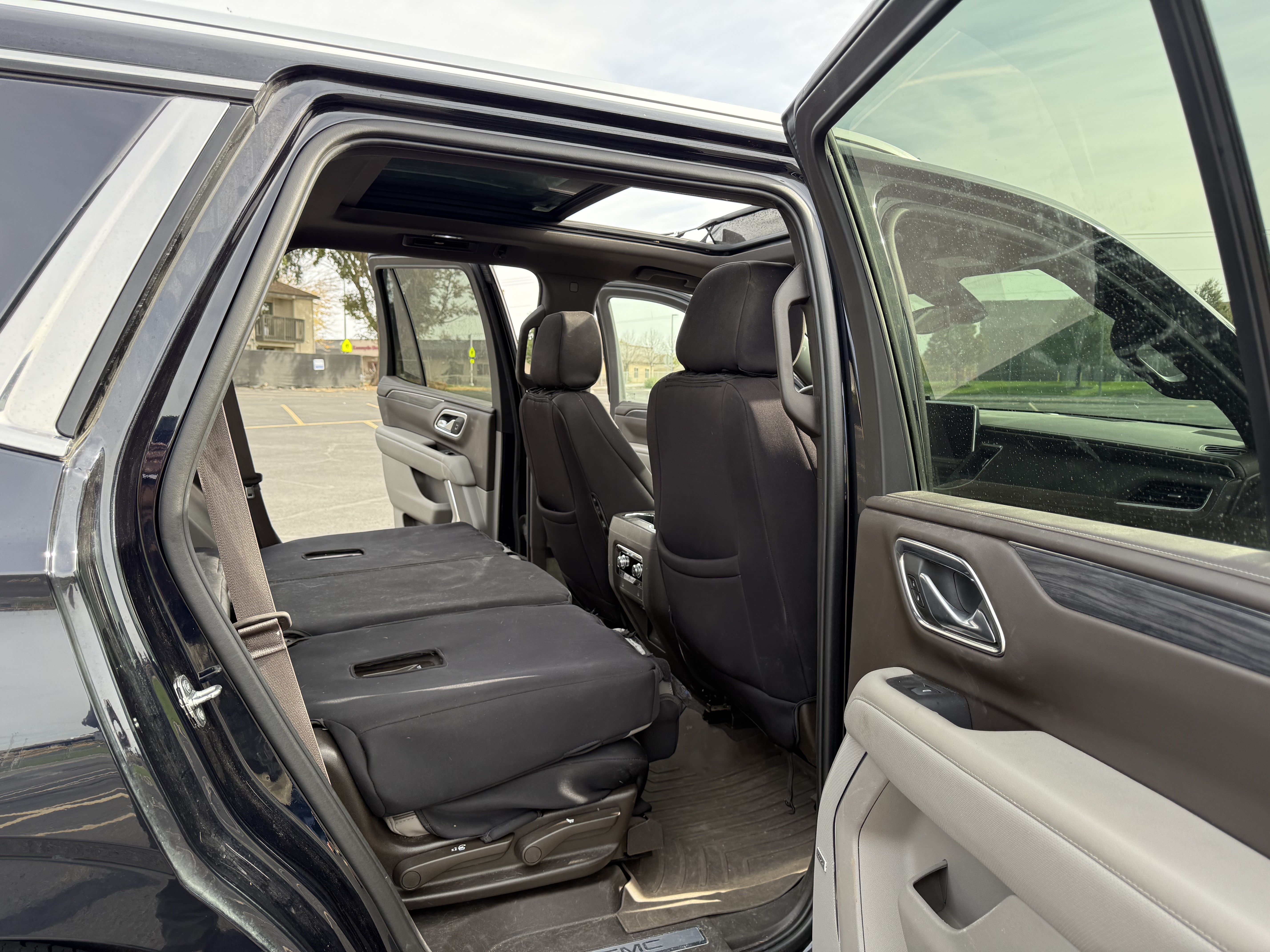 Used 2022 GMC Yukon SLT w/ SLT Premium Package AWD/4WD image 8