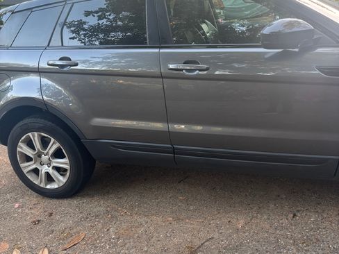 Used 2019 Land Rover Range Rover Evoque image 2