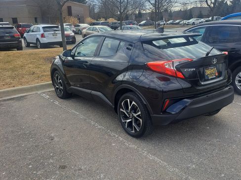 Used 2022 Toyota C-HR XLE image 5