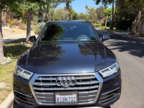 Used 2020 Audi Q5 Prestige w/ Prestige Package AWD/4WD image 2