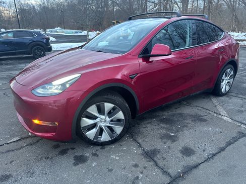 Used 2024 Tesla Model Y Long Range image 2