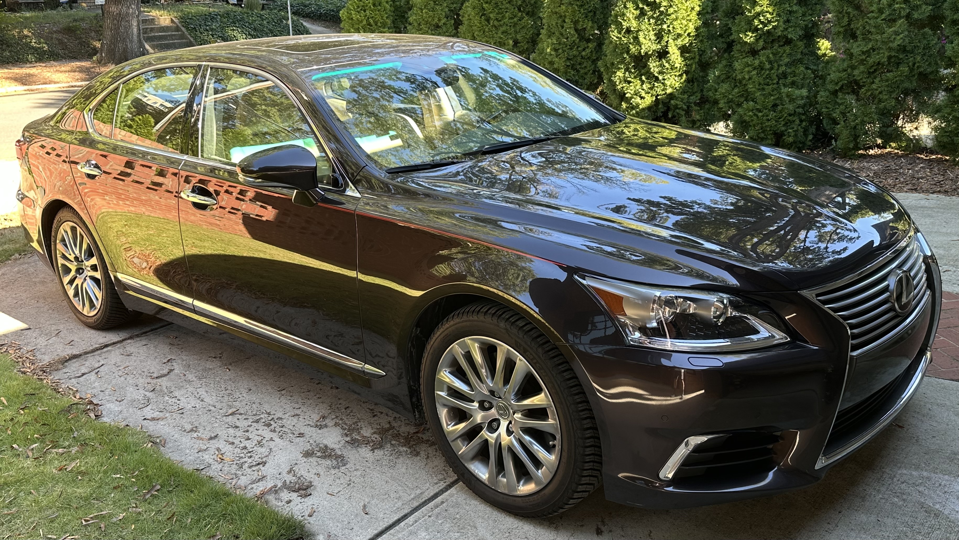 Used 2014 Lexus LS 460 AWD w/ Comfort Package image 1