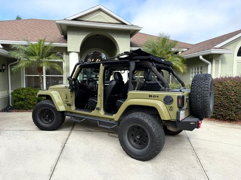 Used 2013 Jeep Wrangler Unlimited Sahara w/ Connectivity Group image 12