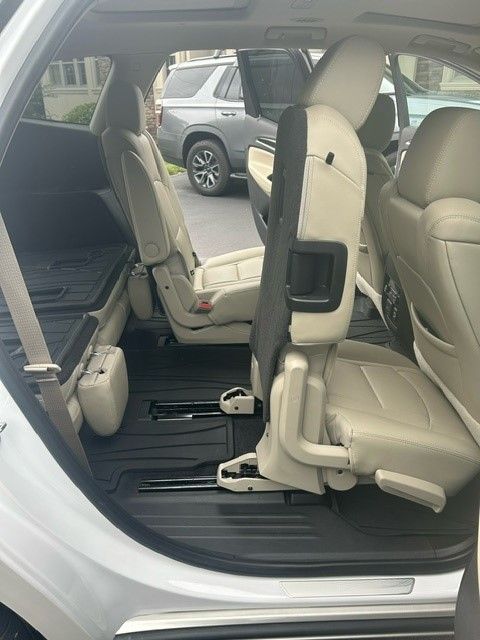 Used 2020 Buick Enclave Premium w/ Sun and Sites Package AWD/4WD image 13