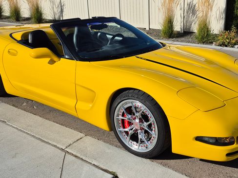 Used 2000 Chevrolet Corvette Convertible w/ Memory Pkg RWD image 15