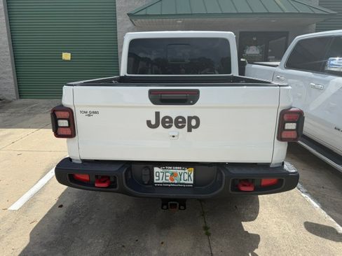 Used 2022 Jeep Gladiator Rubicon w/ LED Lighting Group AWD/4WD image 8