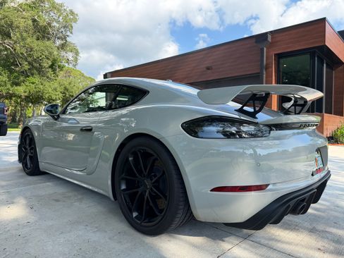 Used 2020 Porsche 718 Cayman GT4 RWD image 8