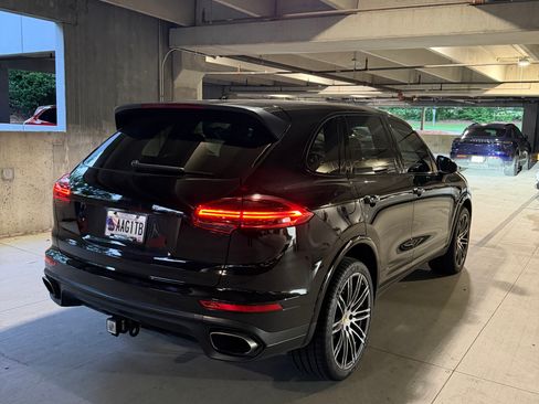 Used 2017 Porsche Cayenne AWD/4WD image 5