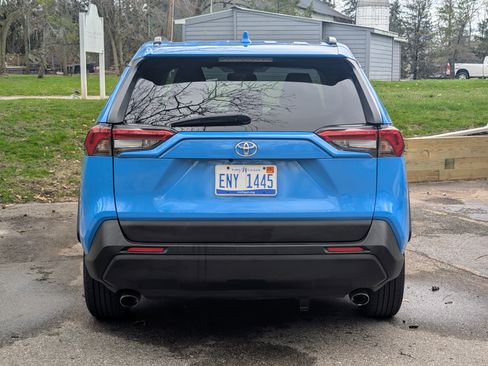 Used 2021 Toyota RAV4 XLE image 6