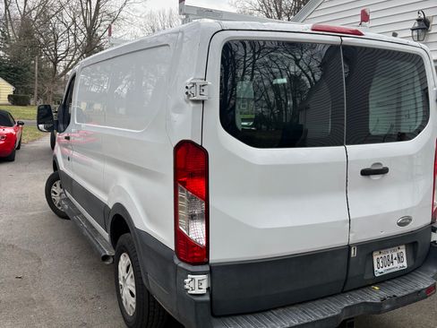 Used 2015 Ford Transit 250 130 Low Roof w/ Exterior Upgrade Package image 8