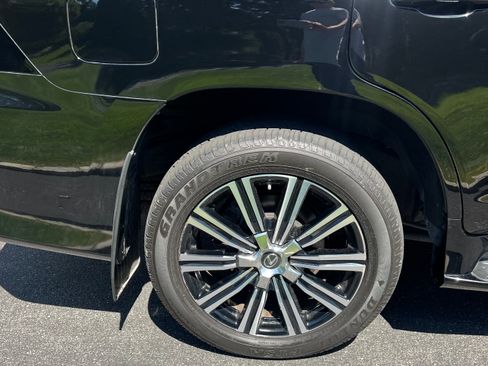 Used 2018 Lexus LX 570 4WD w/ Luxury Package image 17
