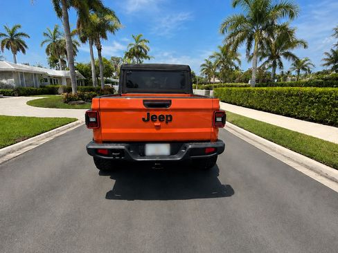 Used 2023 Jeep Gladiator Sport AWD/4WD image 13
