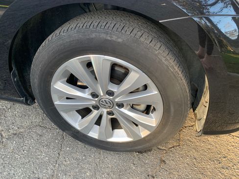 Used 2020 Volkswagen Golf 4-Door image 23