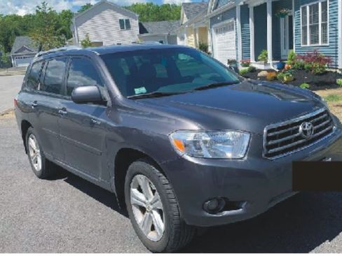 Used 2010 Toyota Highlander Limited w/ Extra Value Pkg 8 image 4
