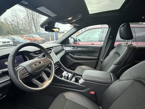 Used 2025 Jeep Grand Cherokee L Limited w/ Luxury Tech Group II image 2