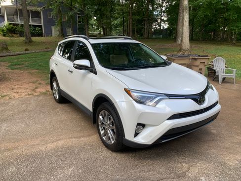 Used 2018 Toyota RAV4 Limited w/ Advanced Technology Package FWD image 19
