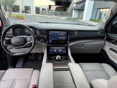 Used 2023 Jeep Grand Wagoneer L 4WD w/ Flexible Seating Group image 11