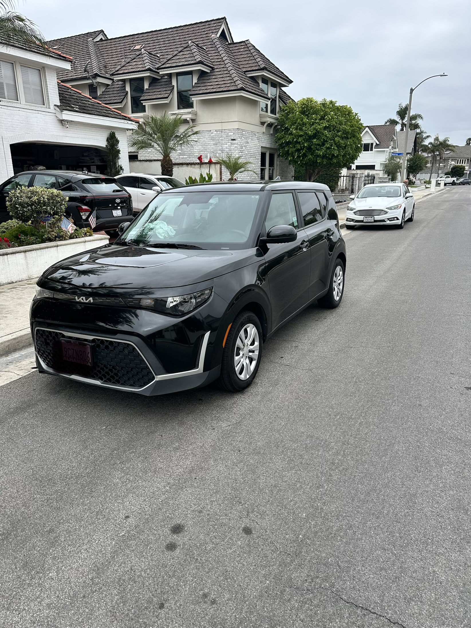 Used 2023 Kia Soul LX FWD image 2