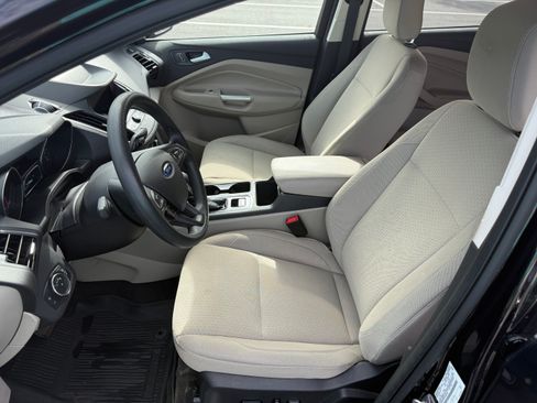 Used 2019 Ford Escape SE image 6