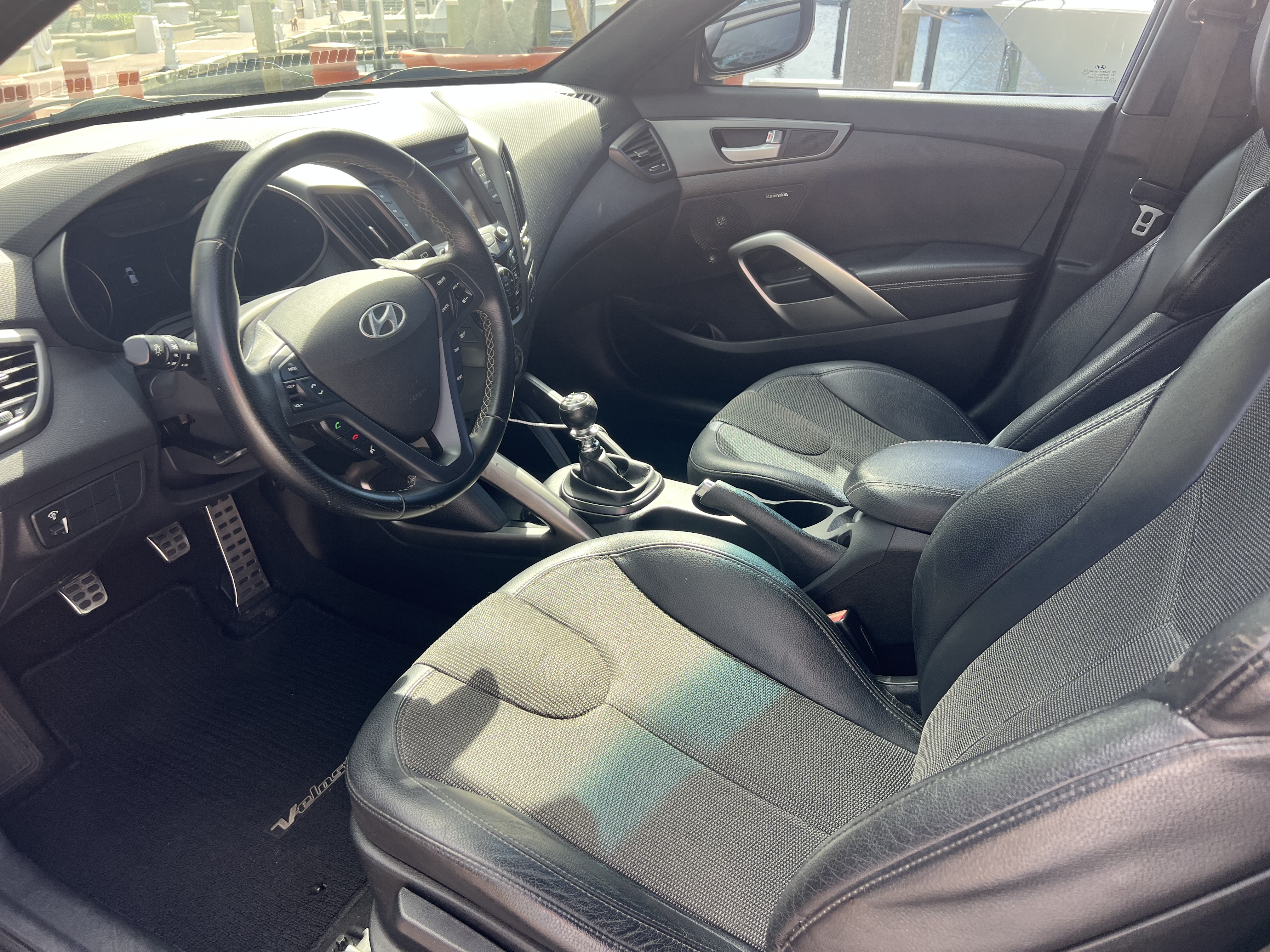 Used 2016 Hyundai Veloster Turbo FWD image 14