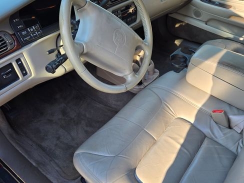 Used 1998 Cadillac De Ville Sedan image 3