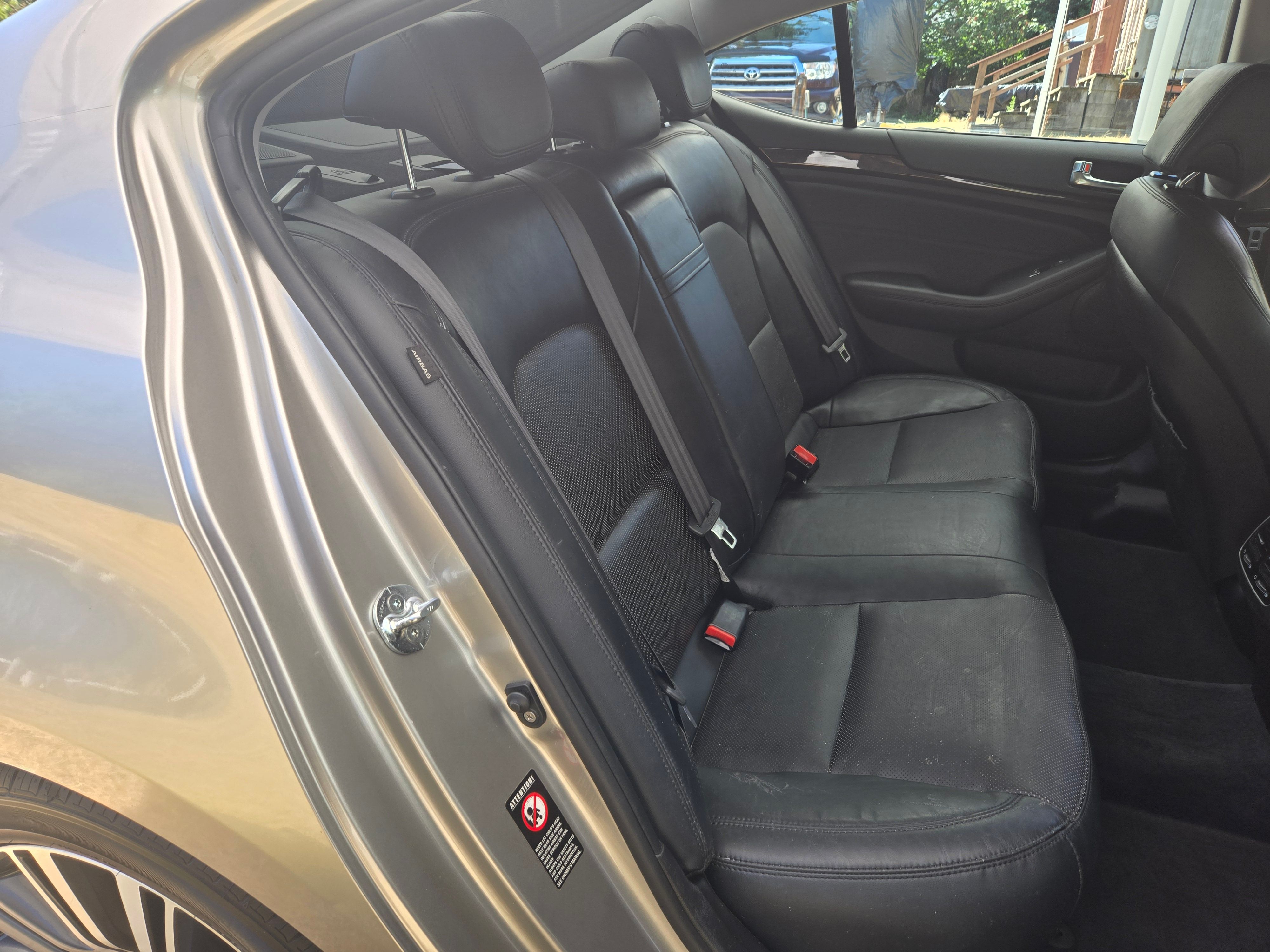 Used 2015 Kia Cadenza Premium w/ Luxury Package FWD image 16