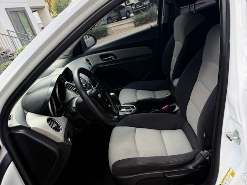Used 2015 Chevrolet Cruze LS image 8