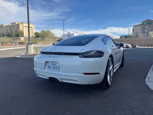 Used 2025 Porsche 718 Cayman image 4