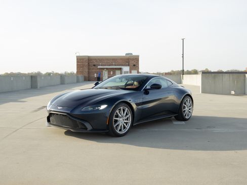 Used 2020 Aston Martin V8 Vantage Coupe image 1