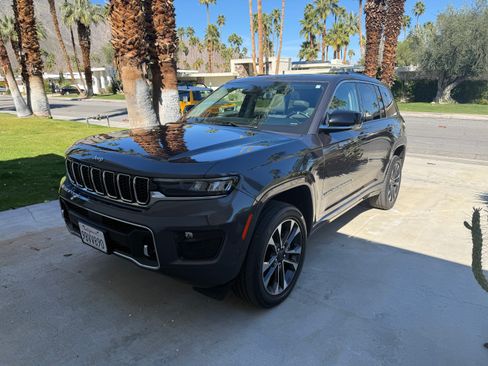 Used 2022 Jeep Grand Cherokee Overland w/ Luxury Tech Group IV image 1