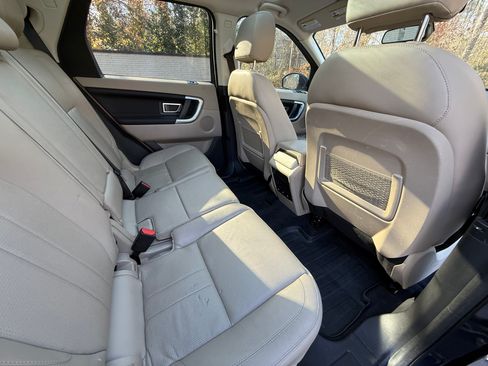 Used 2019 Land Rover Discovery Sport HSE image 11