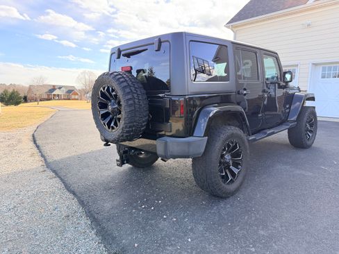 Used 2016 Jeep Wrangler Unlimited Sahara w/ Dual Top Group image 4