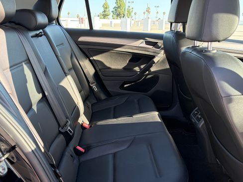 Used 2016 Volkswagen Golf SE w/ Lighting Package FWD image 31
