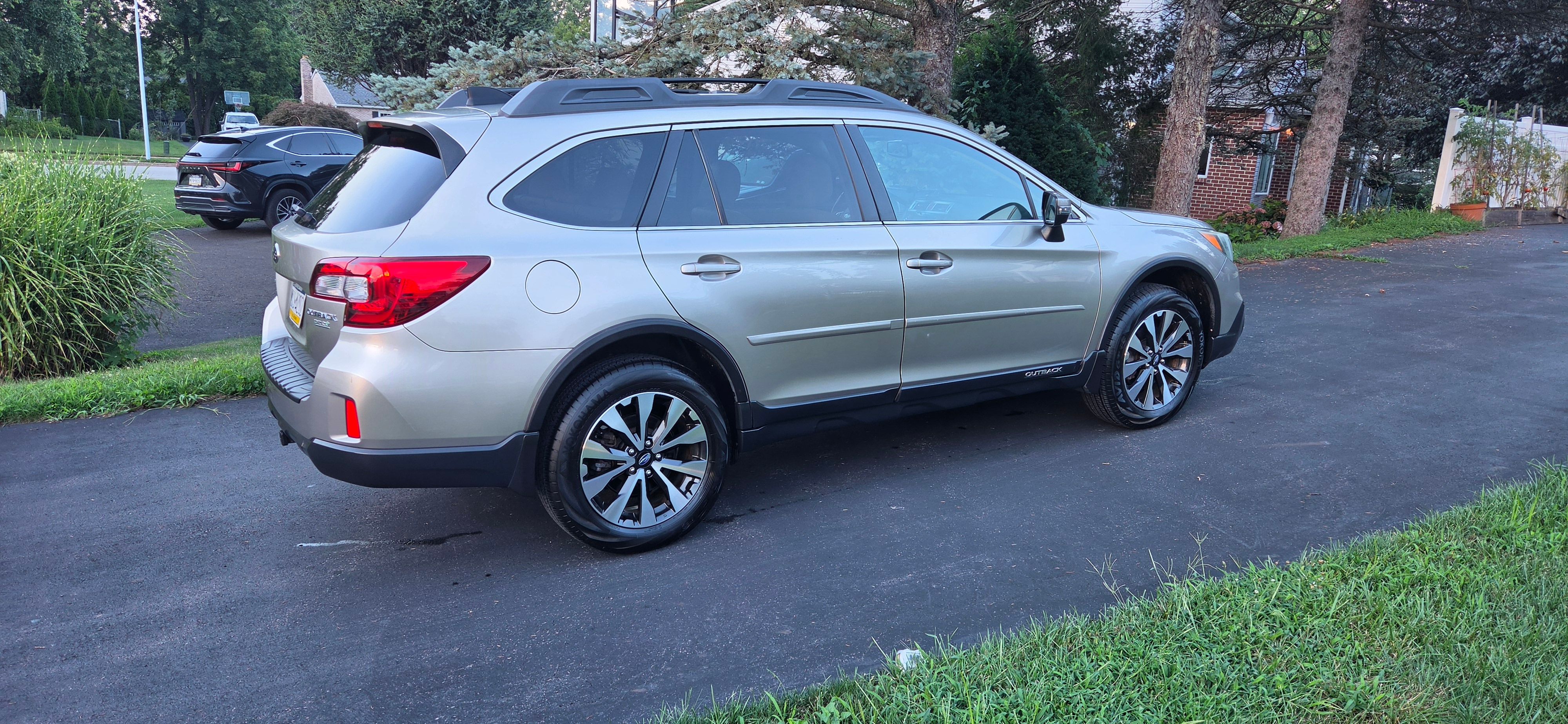 Used 2016 Subaru Outback 2.5i Limited AWD/4WD image 4