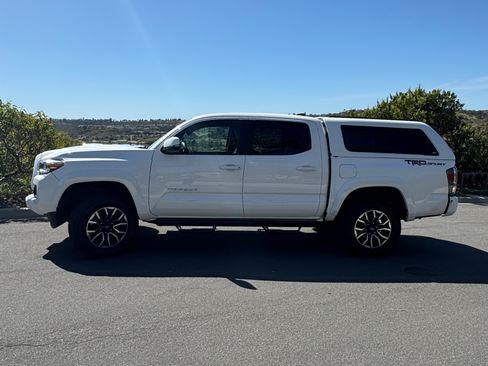 Used 2021 Toyota Tacoma TRD Sport w/ Technology Package RWD image 1
