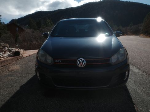 Used 2011 Volkswagen Golf 2-Door image 4