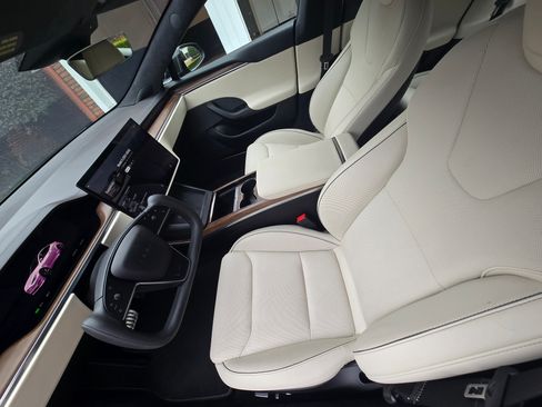 Used 2021 Tesla Model S Plaid image 14