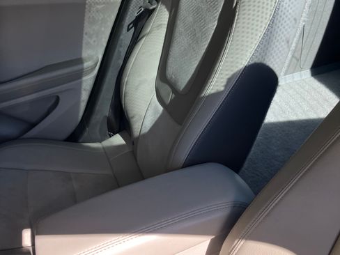 Used 2013 Chevrolet Volt Premium w/ Premium Trim Package FWD image 17