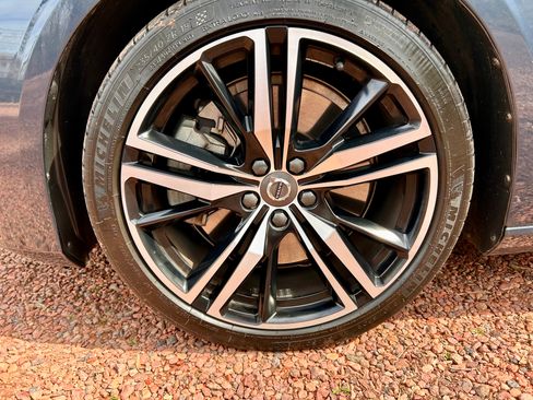 Used 2022 Volvo S60 T8 R-Design image 12