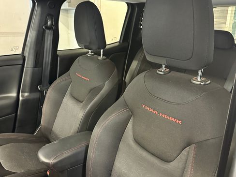 Used 2017 Jeep Renegade Trailhawk image 12